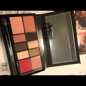 MAC Cosmetics Look In A Box: Sophisticate Face Kit